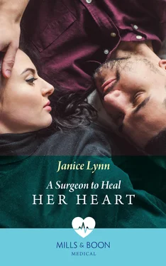 Janice Lynn A Surgeon To Heal Her Heart обложка книги