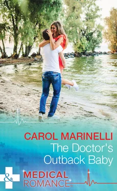 Carol Marinelli The Doctor's Outback Baby обложка книги