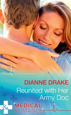 Dianne Drake Reunited With Her Army Doc обложка книги