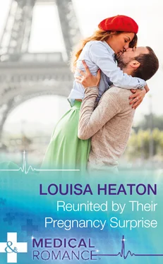 Louisa Heaton Reunited By Their Pregnancy Surprise обложка книги