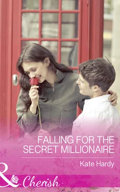 Kate Hardy Falling For The Secret Millionaire обложка книги