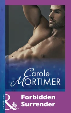 Carole Mortimer Forbidden Surrender обложка книги