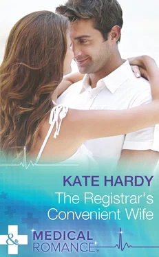 Kate Hardy The Registrar's Convenient Wife обложка книги