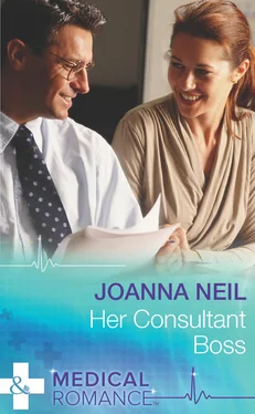 Joanna Neil Her Consultant Boss обложка книги