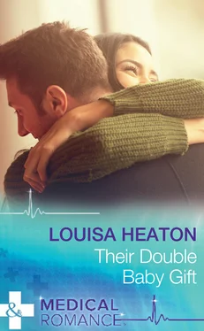 Louisa Heaton Their Double Baby Gift обложка книги