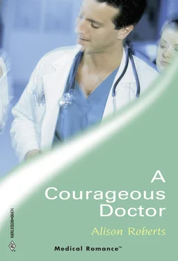 Alison Roberts A Courageous Doctor обложка книги