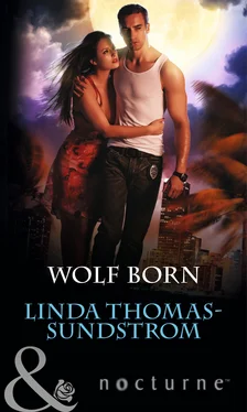 Linda Thomas-Sundstrom Wolf Born обложка книги