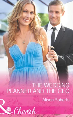 Alison Roberts The Wedding Planner and the CEO обложка книги