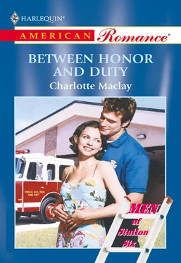 Charlotte Maclay Between Honor And Duty обложка книги