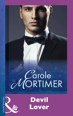 Carole Mortimer Devil Lover обложка книги