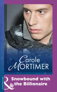 Carole Mortimer Snowbound with the Billionaire обложка книги