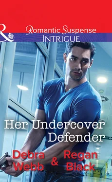 Debra & Regan Webb & Black Her Undercover Defender обложка книги