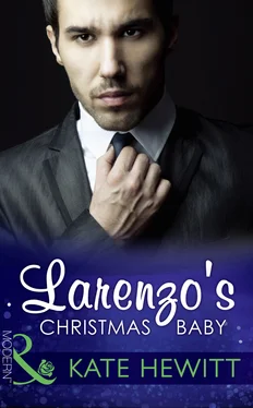 Kate Hewitt Larenzo's Christmas Baby обложка книги