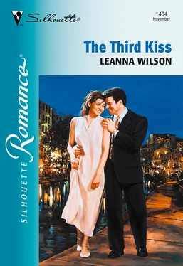 Leanna Wilson The Third Kiss обложка книги