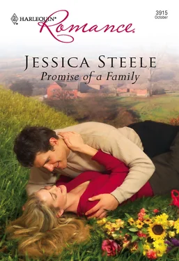 Jessica Steele Promise Of A Family обложка книги