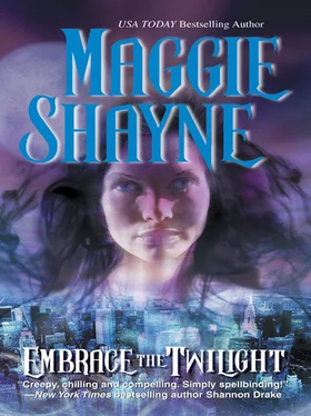 Maggie Shayne Embrace The Twilight обложка книги