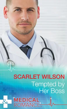 Scarlet Wilson Tempted by Her Boss обложка книги