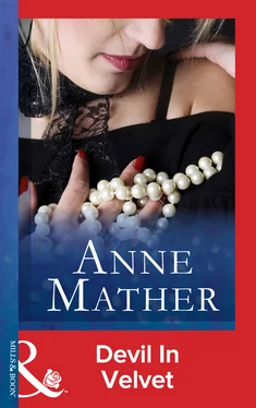 Anne Mather Devil In Velvet обложка книги