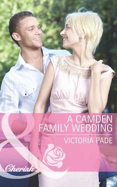 Victoria Pade A Camden Family Wedding обложка книги