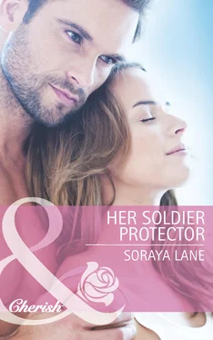 Soraya Lane Her Soldier Protector обложка книги