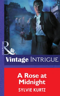 Sylvie Kurtz A Rose At Midnight обложка книги