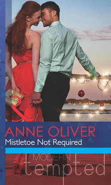 Anne Oliver Mistletoe Not Required обложка книги