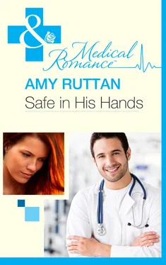 Amy Ruttan Safe in His Hands обложка книги