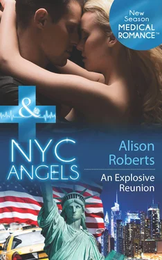 Alison Roberts NYC Angels: An Explosive Reunion обложка книги