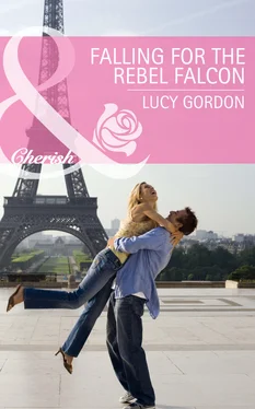 Lucy Gordon Falling for the Rebel Falcon обложка книги