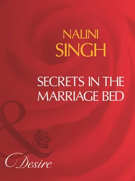 Nalini Singh Secrets In The Marriage Bed обложка книги
