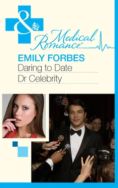 Emily Forbes Daring To Date Dr Celebrity обложка книги