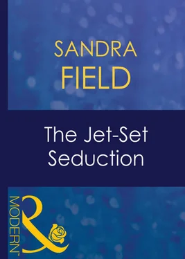 Sandra Field The Jet-Set Seduction обложка книги