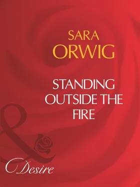 Sara Orwig Standing Outside The Fire обложка книги