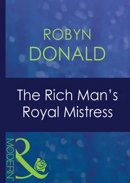 Robyn Donald The Rich Man's Royal Mistress обложка книги