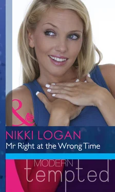 Nikki Logan Mr Right At The Wrong Time обложка книги