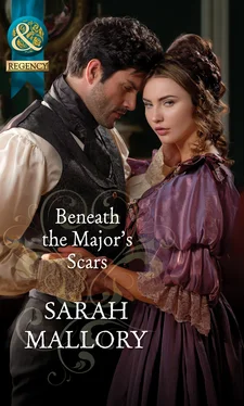Sarah Mallory Beneath the Major's Scars обложка книги