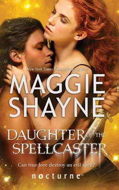 Maggie Shayne Daughter of the Spellcaster обложка книги