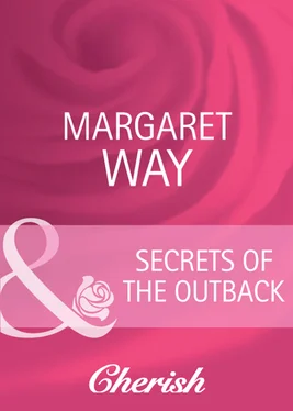 Margaret Way Secrets Of The Outback обложка книги