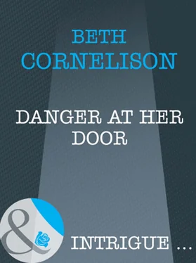 Beth Cornelison Danger at Her Door обложка книги