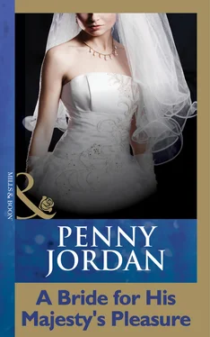 Penny Jordan A Bride For His Majesty's Pleasure обложка книги