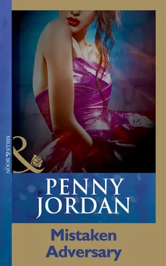 Penny Jordan Mistaken Adversary обложка книги