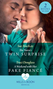 Sue MacKay The Nurse's Twin Surprise / A Weekend With Her Fake Fiancé обложка книги