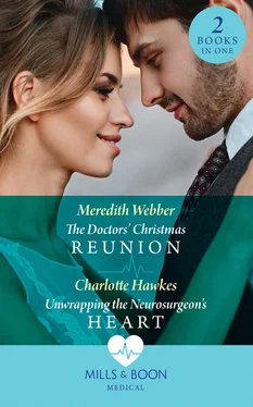 Meredith Webber The Doctors' Christmas Reunion / Unwrapping The Neurosurgeon's Heart обложка книги
