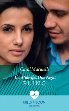 Carol Marinelli The Midwife's One-Night Fling обложка книги