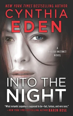 Cynthia Eden Into The Night обложка книги
