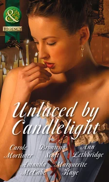Carole Mortimer Unlaced by Candlelight обложка книги