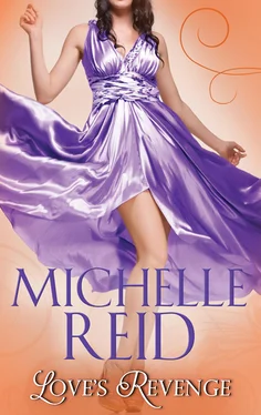Michelle Reid Love's Revenge обложка книги