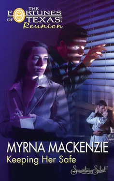 Myrna Mackenzie Keeping Her Safe обложка книги