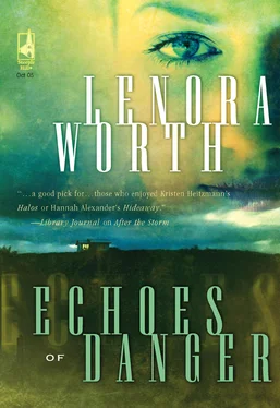 Lenora Worth Echoes of Danger обложка книги