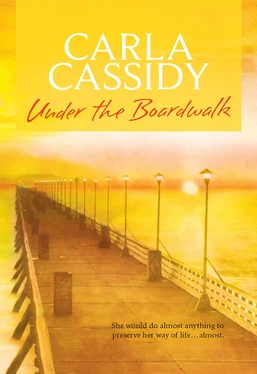 Carla Cassidy Under The Boardwalk обложка книги